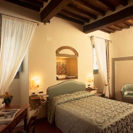 Relais Torre Santa Flora Hotel 4*